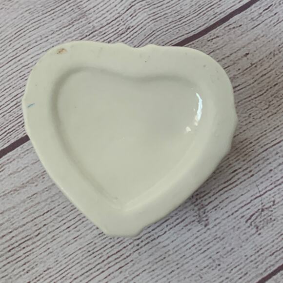 Heart Shaped Ceramic Christmas Holiday Trinket Box with Poinsettias and Bow 3"H - Picture 7 of 16
